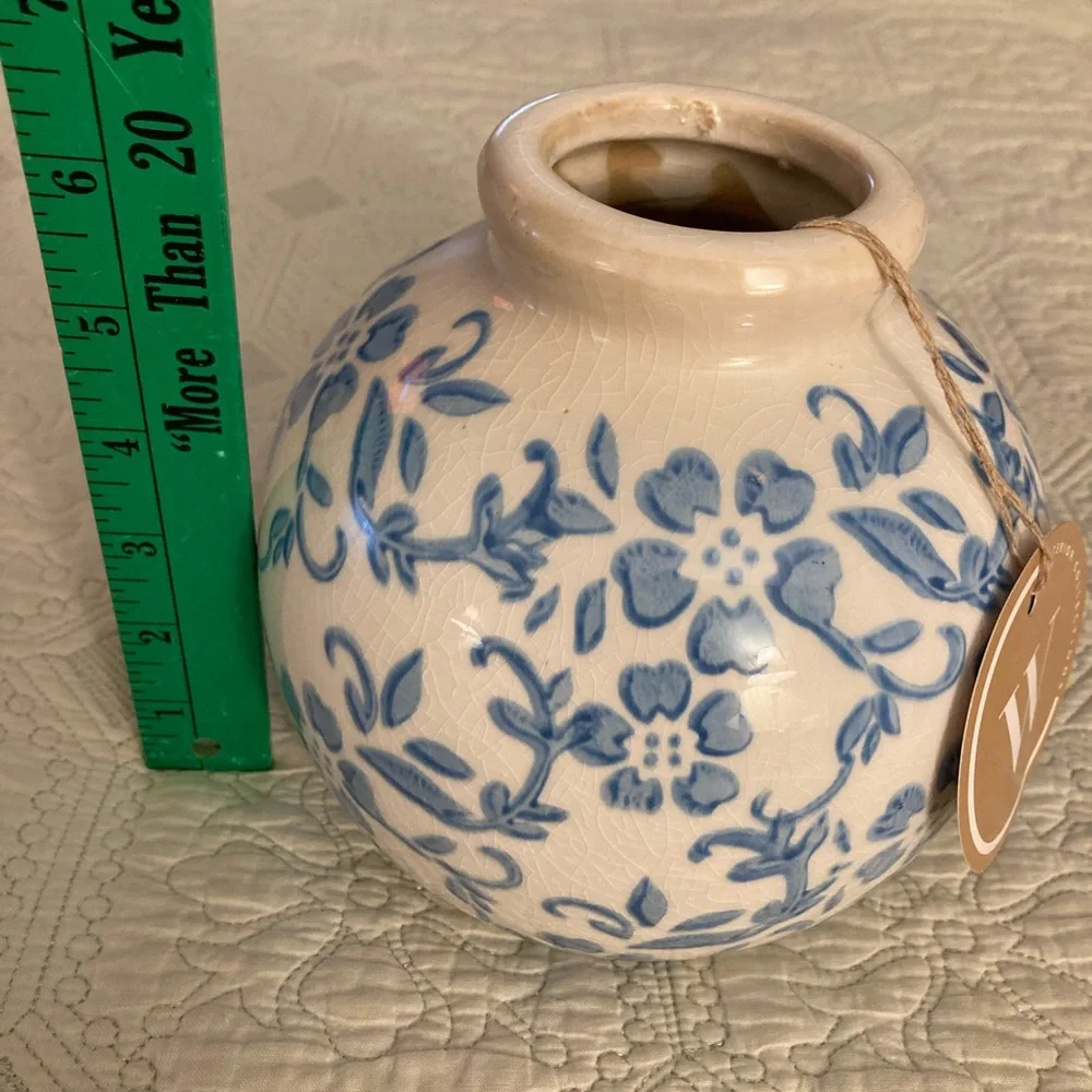 Beautiful Porcelain Blue/White Vase Floral Pattern JT Rose
